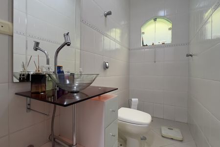 Casa à venda com 175m², 3 quartos e 2 vagasLavabo