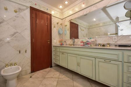 Apartamento para alugar com 296m², 3 quartos e 4 vagasBanheiro Suíte 