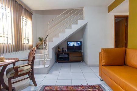 Casa à venda com 69m², 2 quartos e 2 vagas Casa à venda com 69m², 2 quartos e 2 vagasSala