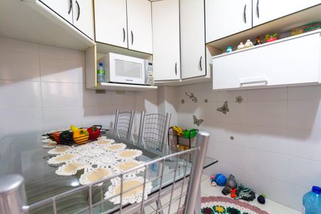 Casa à venda com 69m², 2 quartos e 2 vagas Casa à venda com 69m², 2 quartos e 2 vagasCozinha