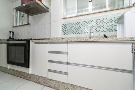 Apartamento à venda com 58m², 3 quartos e sem vaga Apartamento à venda com 58m², 3 quartos e sem vagaCozinha - Armários