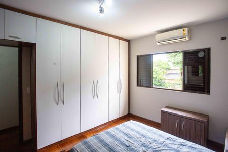 Casa para alugar com 226m², 4 quartos e 2 vagasQuarto 4