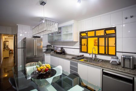 Casa para alugar com 226m², 4 quartos e 2 vagasCozinha