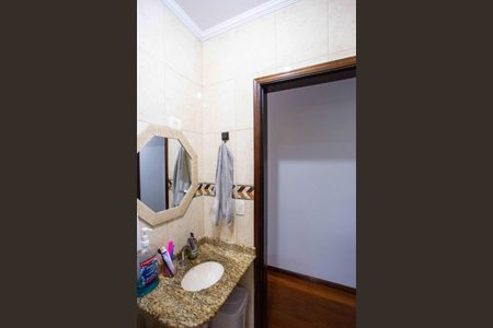 Casa para alugar com 226m², 4 quartos e 2 vagasBanheiro Social