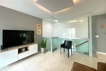 Apartamento à venda com 207m², 3 quartos e 3 vagas Apartamento à venda com 207m², 3 quartos e 3 vagasSala de TV