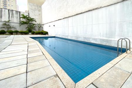 Apartamento à venda com 207m², 3 quartos e 3 vagas Apartamento à venda com 207m², 3 quartos e 3 vagasÁrea comum - Piscina