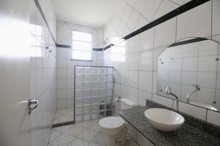 Apartamento para alugar com 218m², 3 quartos e sem vaga Apartamento para alugar com 218m², 3 quartos e sem vagaBanheiro social