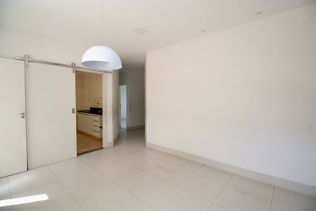 Apartamento para alugar com 218m², 3 quartos e sem vaga Apartamento para alugar com 218m², 3 quartos e sem vagaSala de Jantar