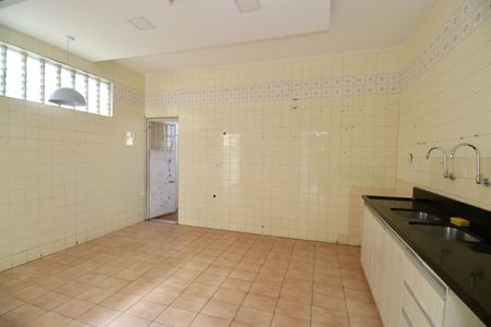 Apartamento para alugar com 218m², 3 quartos e sem vaga Apartamento para alugar com 218m², 3 quartos e sem vagaCozinha