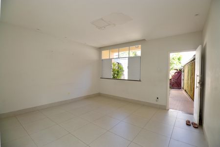 Apartamento para alugar com 218m², 3 quartos e sem vaga Apartamento para alugar com 218m², 3 quartos e sem vagaSala