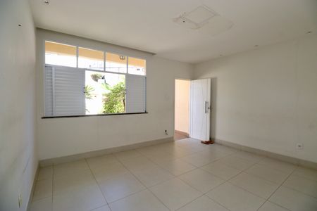 Apartamento para alugar com 218m², 3 quartos e sem vaga Apartamento para alugar com 218m², 3 quartos e sem vagaSala