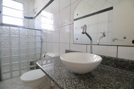 Apartamento para alugar com 218m², 3 quartos e sem vaga Apartamento para alugar com 218m², 3 quartos e sem vagaBanheiro social