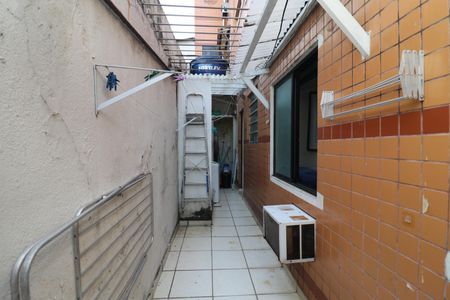 Casa à venda com 180m², 6 quartos e 1 vagaÁrea de Serviço 2