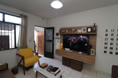 Casa à venda com 180m², 6 quartos e 1 vagaSala 2