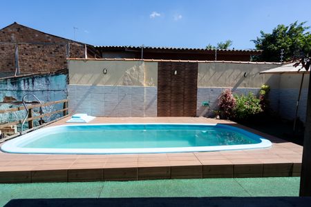 Casa à venda com 250m², 1 quarto e 2 vagas Casa à venda com 250m², 1 quarto e 2 vagasPiscina