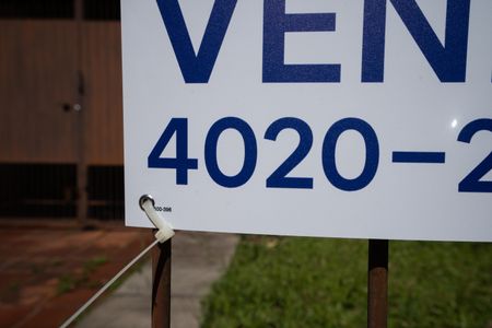 Casa à venda com 250m², 1 quarto e 2 vagas Casa à venda com 250m², 1 quarto e 2 vagasPlaquinha Instalada código KEFI-396