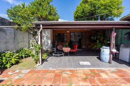 Casa à venda com 250m², 1 quarto e 2 vagas Casa à venda com 250m², 1 quarto e 2 vagasQuintal