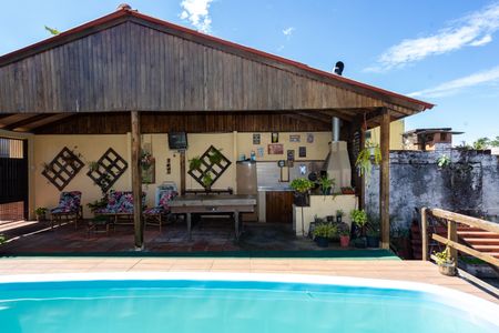 Casa à venda com 250m², 1 quarto e 2 vagas Casa à venda com 250m², 1 quarto e 2 vagasPiscina