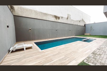 Apartamento à venda com 31m², 1 quarto e sem vagaÁrea comum - Piscina