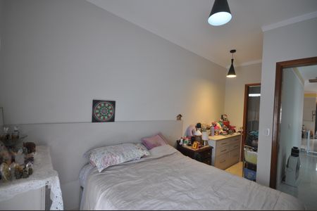 Casa à venda com 180m², 4 quartos e 4 vagasSuíte 1