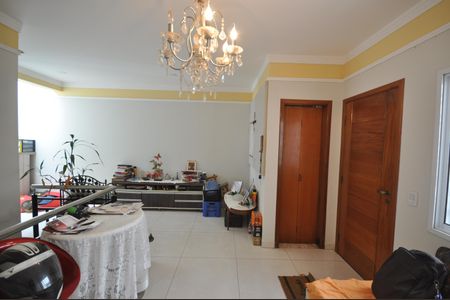 Casa à venda com 180m², 4 quartos e 4 vagasSala
