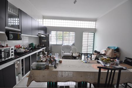 Casa à venda com 180m², 4 quartos e 4 vagasCozinha