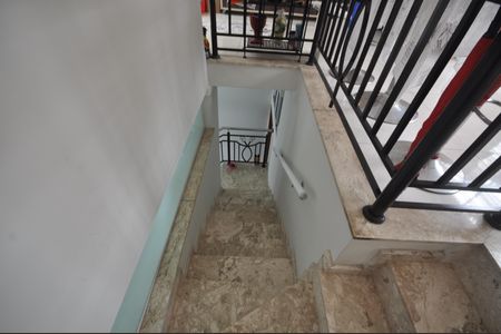 Casa à venda com 180m², 4 quartos e 4 vagasEscada