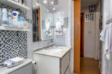Apartamento à venda com 74m², 2 quartos e 1 vagaBanheiro