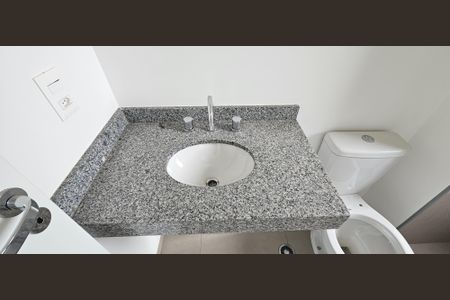 Banheiro Social de kitnet/studio para alugar com 1 quarto, 27m² em Vila Mariana, São Paulo