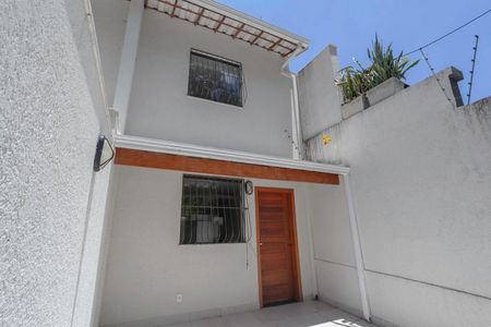 Casa para alugar com 80m², 2 quartos e 1 vagaFachada