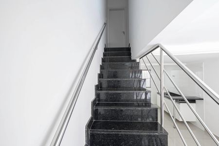 Casa para alugar com 80m², 2 quartos e 1 vagaEscada