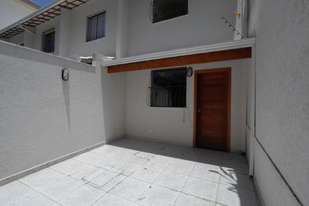 Casa para alugar com 80m², 2 quartos e 1 vagaEntrada