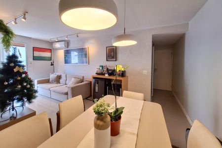 Apartamento à venda com 77m², 2 quartos e 1 vaga Apartamento à venda com 77m², 2 quartos e 1 vagaSala