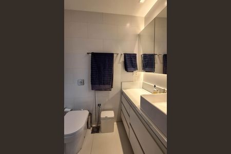 Apartamento à venda com 77m², 2 quartos e 1 vaga Apartamento à venda com 77m², 2 quartos e 1 vagaBanheiro Social