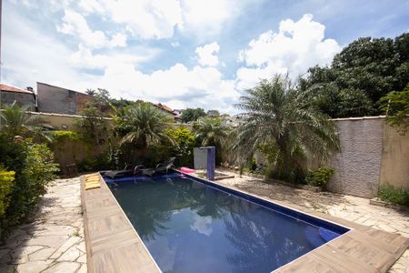 Casa para alugar com 300m², 3 quartos e 5 vagas Casa para alugar com 300m², 3 quartos e 5 vagasPiscina