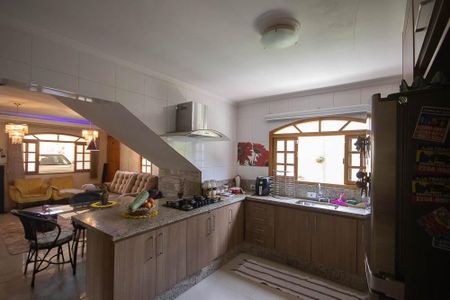 Casa para alugar com 300m², 3 quartos e 5 vagas Casa para alugar com 300m², 3 quartos e 5 vagasCozinha - Armários