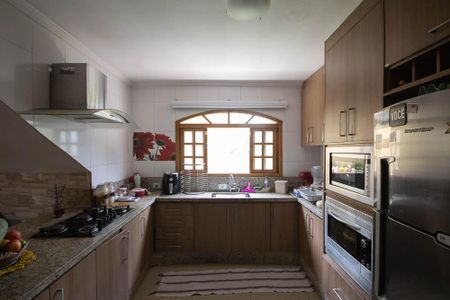 Casa para alugar com 300m², 3 quartos e 5 vagas Casa para alugar com 300m², 3 quartos e 5 vagasCozinha - Armários