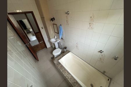 Casa à venda com 223m², 6 quartos e 2 vagas