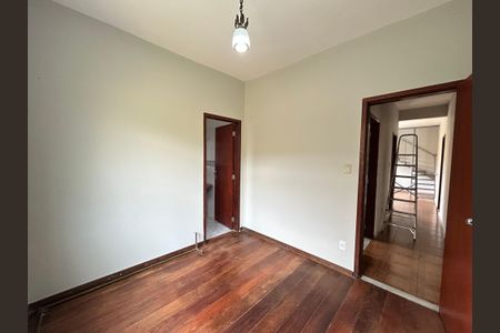 Casa à venda com 6 quartos, 223m² em Alípio de Melo, Belo Horizonte