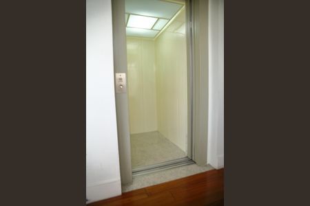 Casa à venda com 370m², 3 quartos e 4 vagasElevador ( garagem - 1º pavimento) 