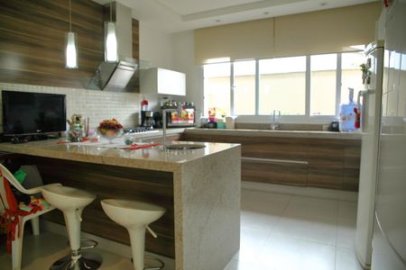 Casa à venda com 370m², 3 quartos e 4 vagasCozinha 