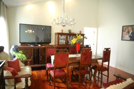 Casa à venda com 370m², 3 quartos e 4 vagasSala