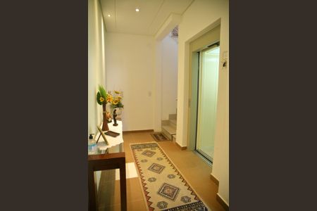 Casa à venda com 370m², 3 quartos e 4 vagasAcesso - Garagem 