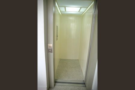 Casa à venda com 370m², 3 quartos e 4 vagasElevador ( garagem - 1º pavimento) 