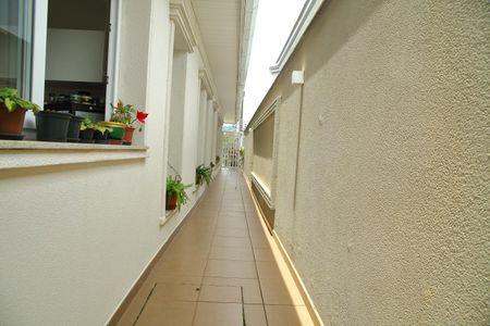 Casa à venda com 370m², 3 quartos e 4 vagasCorredor Lateral 