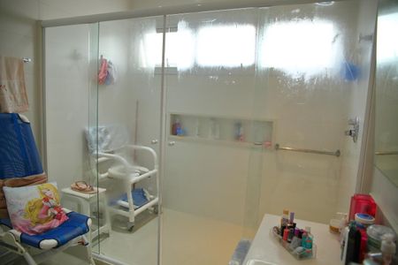 Casa à venda com 370m², 3 quartos e 4 vagasBanheiro Suíte 2 