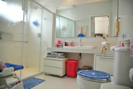 Casa à venda com 370m², 3 quartos e 4 vagasBanheiro Suíte 2 