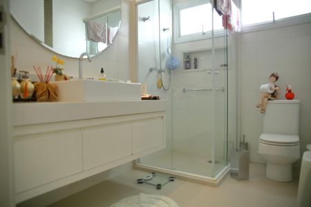 Casa à venda com 370m², 3 quartos e 4 vagasBanheiro Suíte 3 