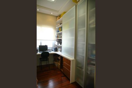 Casa à venda com 370m², 3 quartos e 4 vagasEscritório 2 