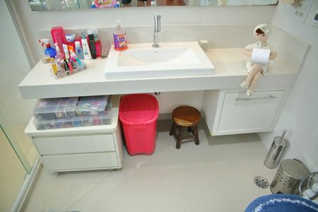 Casa à venda com 370m², 3 quartos e 4 vagasBanheiro Suíte 2 